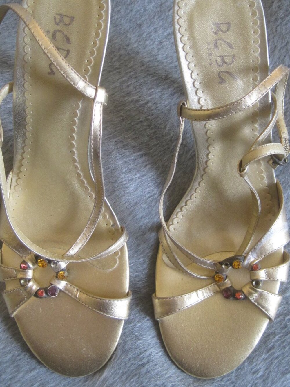 BCBG PARIS GOLD STRAPPY HEELS WITH COLORFUL RHINESTONE DETAIL 9.5 RETAIL $100